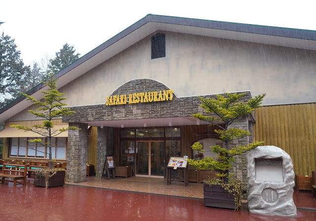 「レストランでホッと一息」イメージ画像1