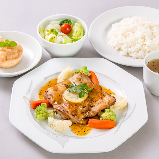 チキンソテー（レモンペッパーソース）