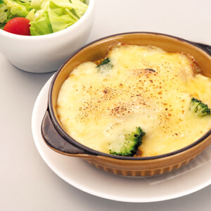 記事「チキンシチュードリア(サラダ付)」の画像